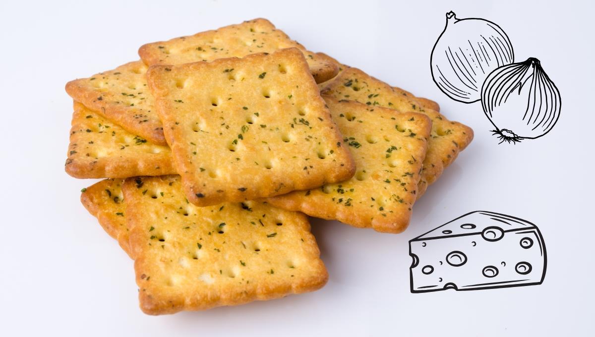 Prepara estas cracker de cebolla y queso que te salvan en cualquier momento del día