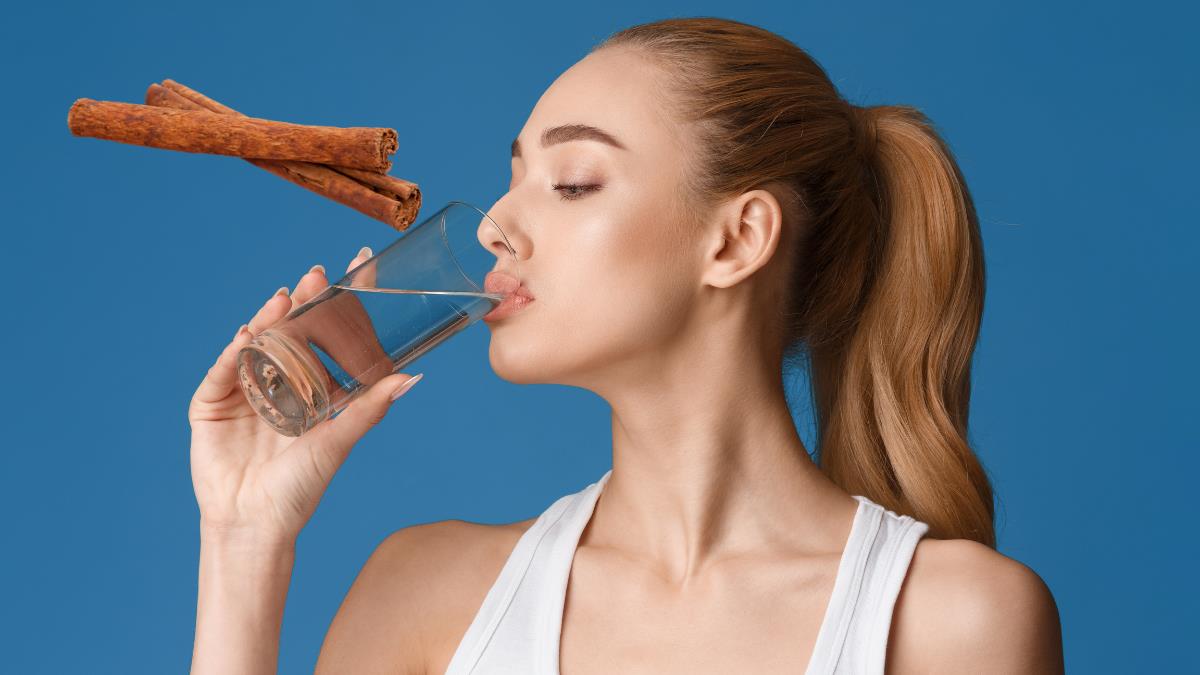 Esto le sucede a tu cuerpo si bebes un vaso de agua con canela y miel