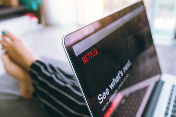 Descubre cómo conectar tu computadora al televisor sin utilizar cables