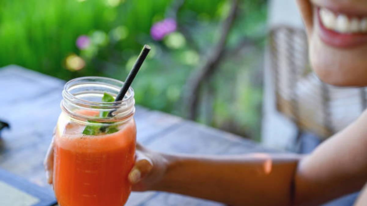 Qué le pasa al cuerpo si tomas jugo de naranja y cúrcuma a diario